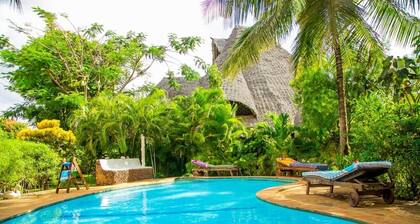 3 Bed Villa Sleeps 6 - Pool, Garden, Chef Option