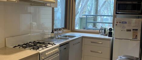 Mikrobølgeovn, ovn, kogeplade, opvaskemaskine