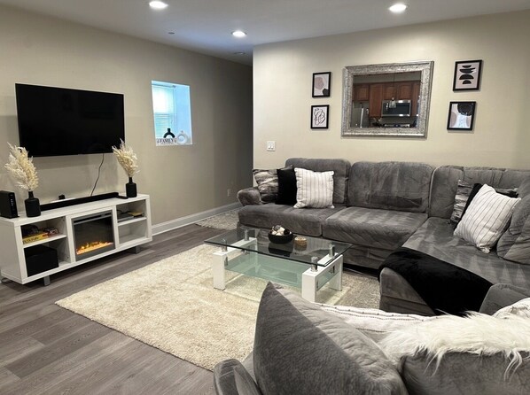 Living area - Mt Washington Hidden Gem, Minutes from Downtown, Free parking, Patio (Pittsburgh)