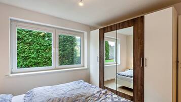 1 bedroom, iron/ironing board, free WiFi, bed sheets