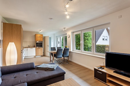 TV, stereo. Apartment 'Kleine Auszeit' with Mountain View, Private Terrace and Wi-Fi