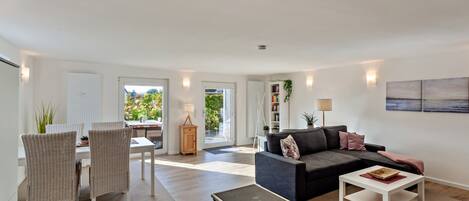 TV, fireplace, stereo