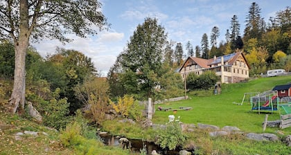 Ferienwohnung 'Familienwohnung Nala' mit Bergblick, Gemeinschaftsgarten und WLAN