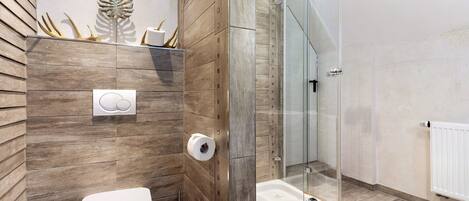 Dusche, Haartrockner, Handtücher