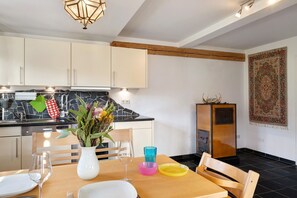Dining - Apartment 'Familienwohnung Simba' with Mountain View, Shared Garden and Wi-Fi (Forbach)