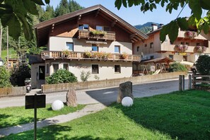 Exterior - Apartment 'Tiefenbrunn' with Mountain View, Shared Garden and Wi-Fi (Wildschönau)