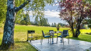 Outdoor dining - Apartment 'Schluchseeoase' with Mountain View, Private Terrace and Wi-Fi (Schluchsee)