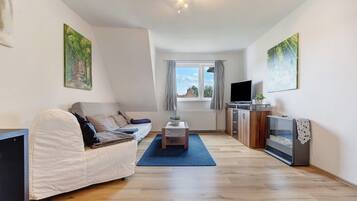 TV, ping pong, stereo