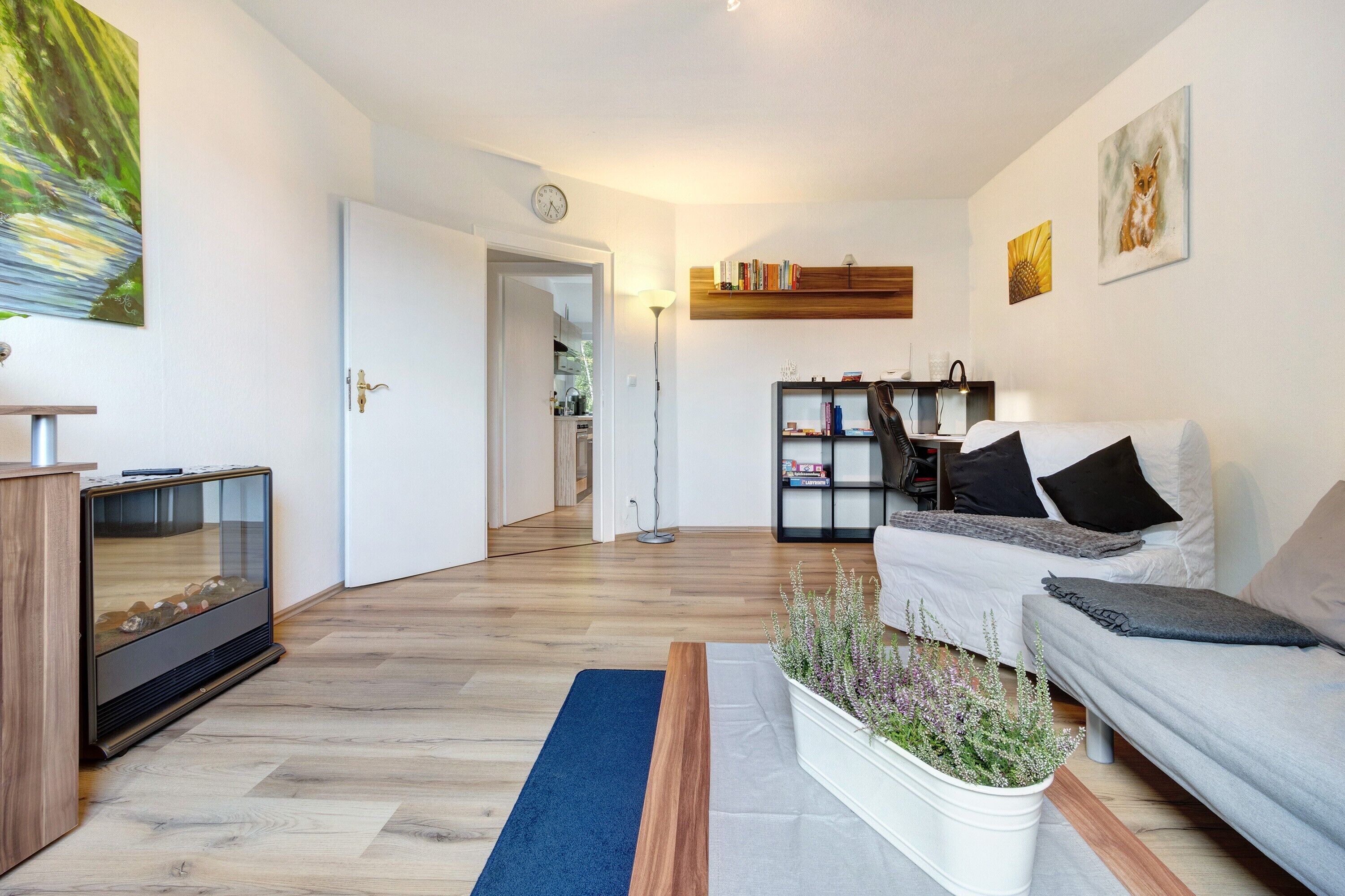 Fernseher, Tischtennisplatte, Stereoanlage