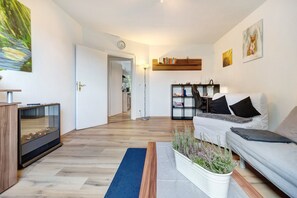 TV, table tennis, stereo