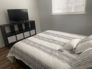 4 habitaciones, tabla de planchar con plancha y cuna de viaje 