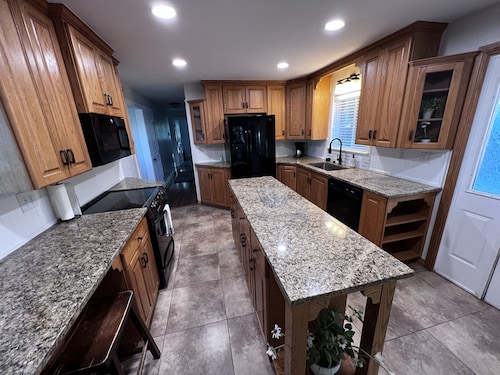 Split Mountain View Paradise! Life on the farm!