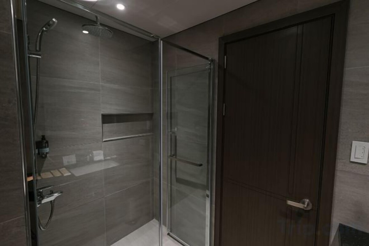 Bathroom | Free toiletries, hair dryer, slippers, bidet