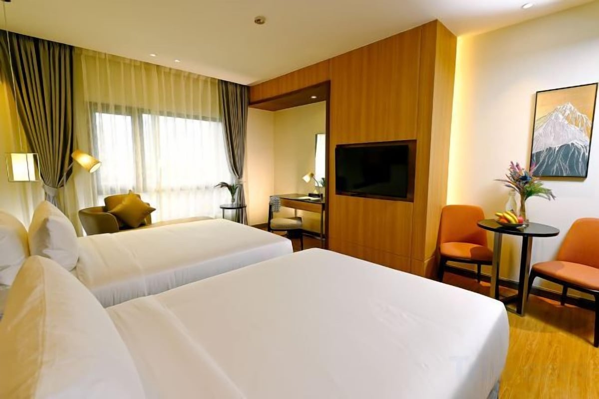 Premium bedding, minibar, in-room safe, desk