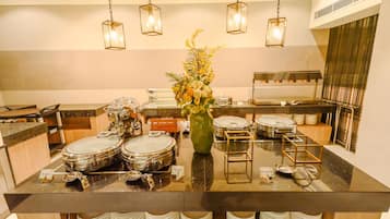 Daily full breakfast (PHP 800 per person)