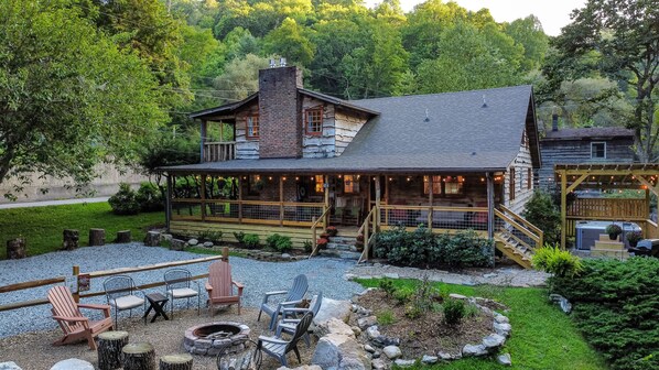 Property grounds - Riverside Lodge, sleeps 10. (Blowing Rock)