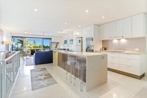 Interior - Comfortable & stylish with rooftop spa (Sunshine Beach)