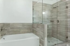 Toallas y papel de baño 