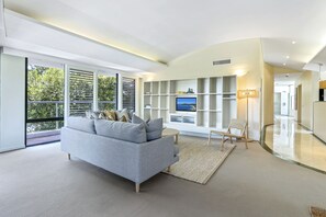 Smart TV - Retreat to tranquillity, Noosa Heads (Noosa Heads)