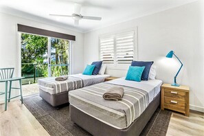 3 bedrooms, iron/ironing board, free WiFi, bed sheets - The Perfect Pet-Friendly Escape on the Sunshine Beach (Sunshine Beach)
