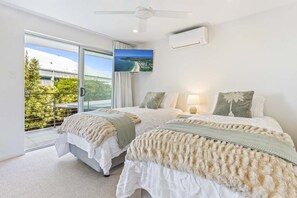 4 bedrooms, iron/ironing board, free WiFi, bed sheets - Saltwater, Sunrise Beach (Sunrise Beach)