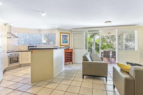 Delightful apartment close to the beach in Sunshine Beach