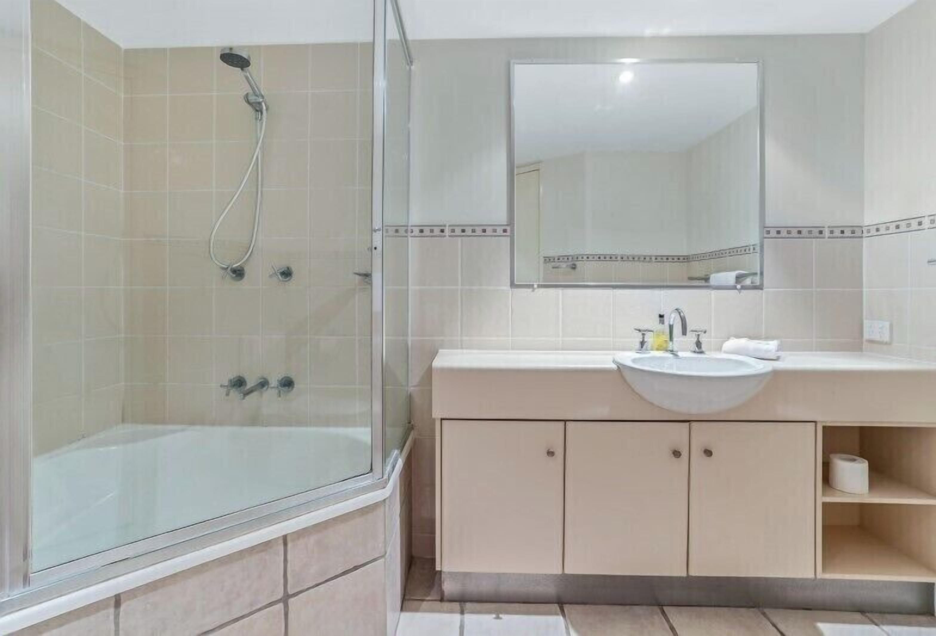 シャワー付き浴槽、ヘアドライヤー