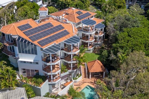 Seaside apartment minutes from Sunshine Beach