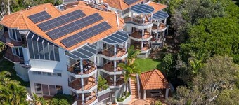 Seaside apartment minutes from Sunshine Beach