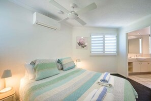 2 bedrooms, iron/ironing board, free WiFi, bed sheets