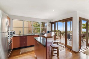 Fridge, microwave, oven, stovetop - Beachside Escape in Sunshine Beach (Sunshine Beach)