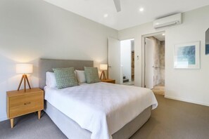 5 bedrooms, iron/ironing board, free WiFi, bed sheets