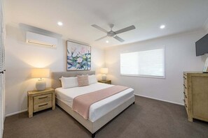 4 bedrooms, iron/ironing board, free WiFi, bed sheets