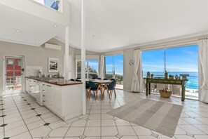 Interior - Sweeping ocean views in Sunrise Beach (Sunrise Beach)