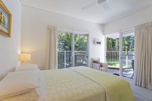 4 bedrooms, iron/ironing board, free WiFi, bed sheets - Family Living in the Heart of Noosa Heads (Noosa Heads)