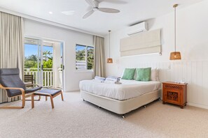 4 bedrooms, iron/ironing board, free WiFi, bed sheets - 16 Witta Circle Noosa Heads (Noosa Heads)