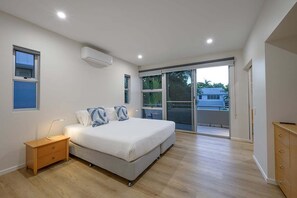 5 bedrooms, desk, iron/ironing board, free WiFi - 31 Witta Circle, Noosa Heads (Noosa Heads)
