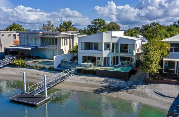 Exterior - Sophisticated Waterfront Living, Noosaville (Noosaville)