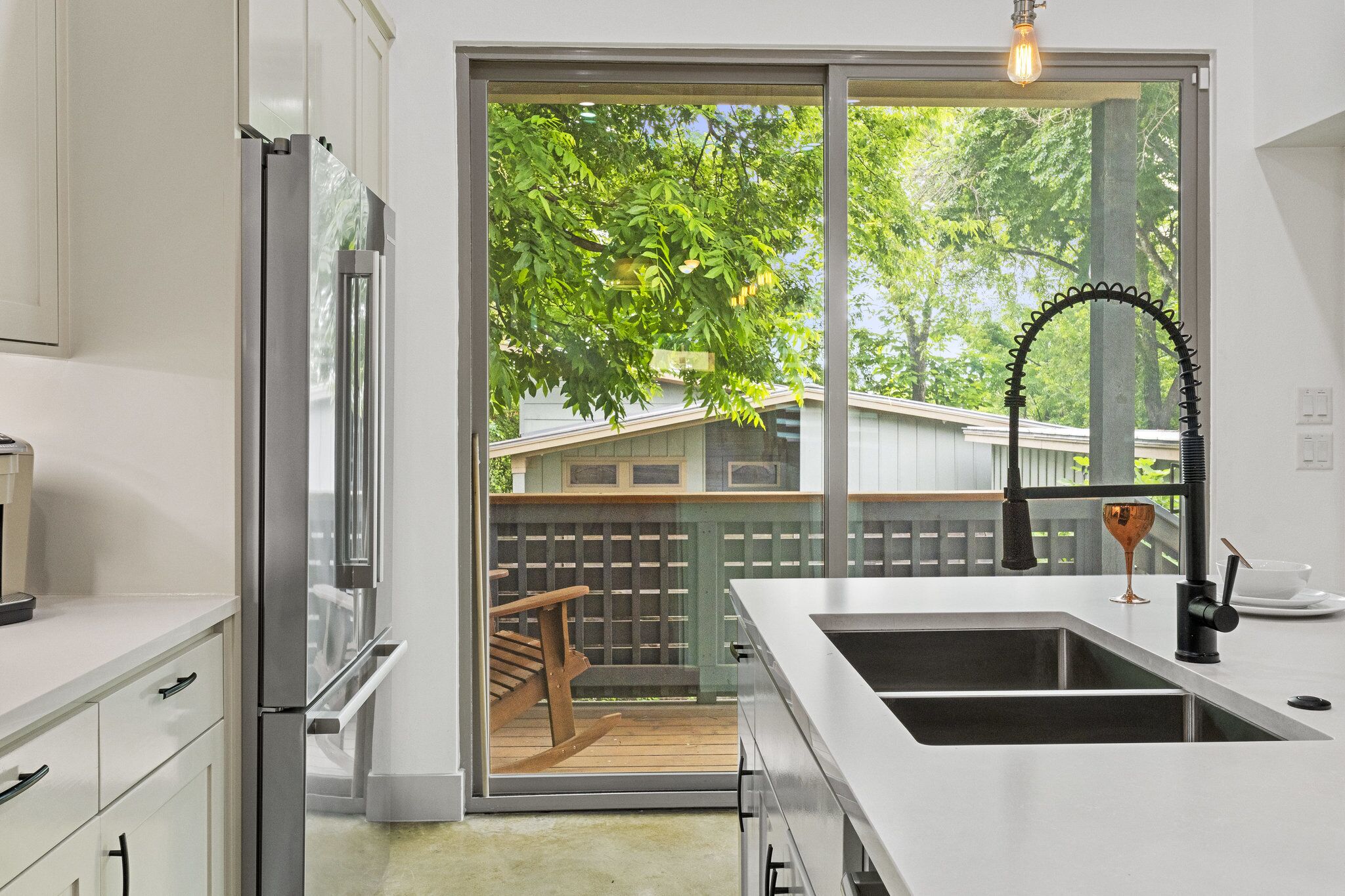 Geladeira, micro-ondas, fogão, cooktop