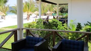 Villa, vue mer, en front de plage | Terrasse/Patio