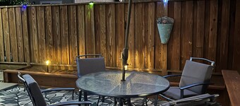 Deluxe Guest Suite w/ private yard, king bed, sofa bed, desk, next to a park!