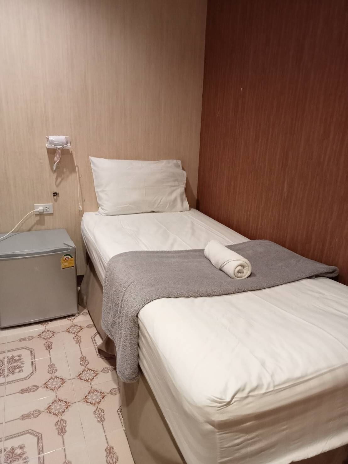 Quarto solteiro básico | Wi-Fi de cortesia