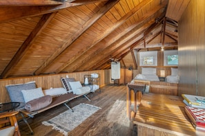 2 bedrooms, iron/ironing board, WiFi, bed sheets - Beach Pass-Charming Waterfront Cottage in Wareham (Wareham)