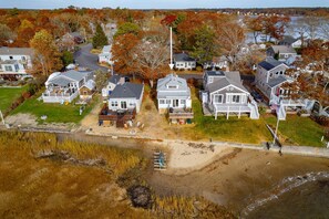 Exterior - Beach Pass-Charming Waterfront Cottage in Wareham (Wareham)