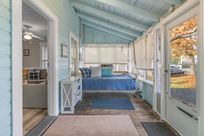 Interior - Beach Pass-Charming Waterfront Cottage in Wareham (Wareham)