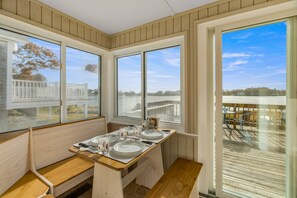 Dining - Beach Pass-Charming Waterfront Cottage in Wareham (Wareham)