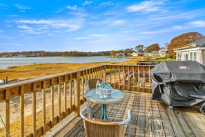Property grounds - Beach Pass-Charming Waterfront Cottage in Wareham (Wareham)
