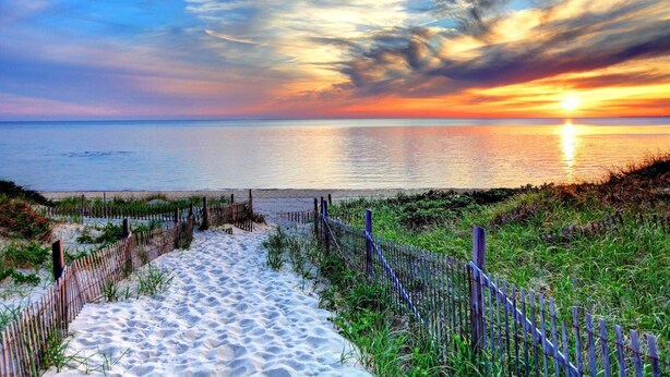 A beach path with a wooden fence leading to the ocean, under a sunset sky. - Beach Pass-Charming Waterfront Cottage in Wareham (Wareham)