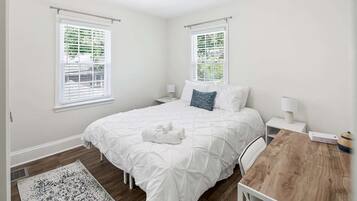 2 bedrooms, iron/ironing board, free WiFi, bed sheets