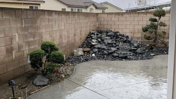 Room, 1 Bedroom, Patio, Mountain View | Bahagian luar